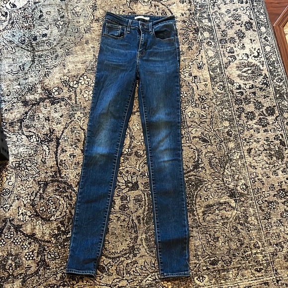 Levi’s 721 dark wash high rise skinny Jean - Picture 1 of 4